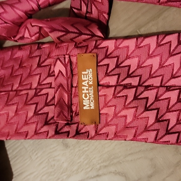 MICHAEL Michael Kors Pink Tie - Picture 2 of 5